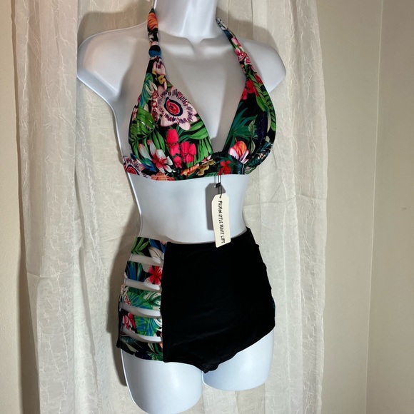 Bikini Swimsuit Size Large -2 Piece - Lattice Bottoms - Picture 4 of 10